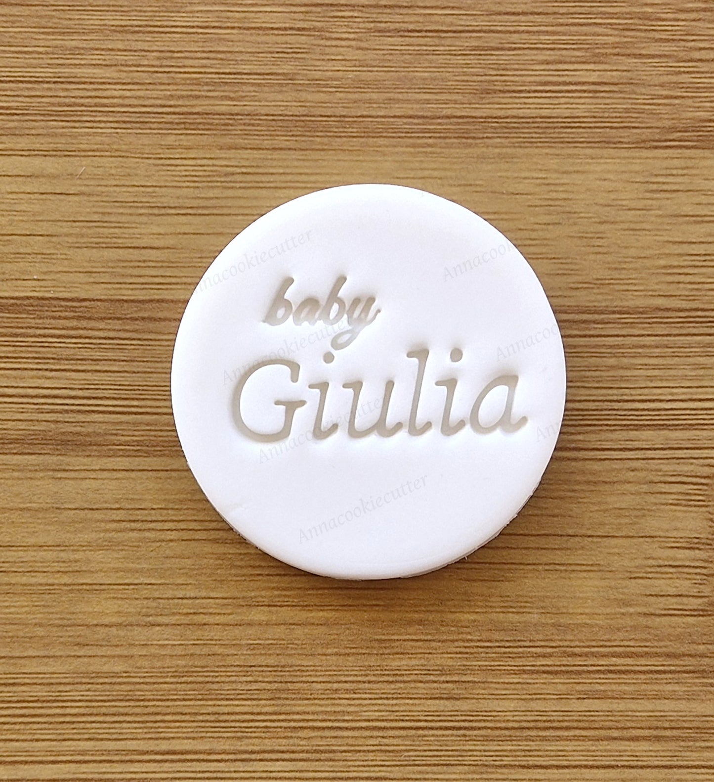Timbro Biscotti Personalizzato con Nome Baby | Bomboniere Baby Shower | Decorazioni Torte in Pasta di Zucchero | Glassa | Cupcake | Argilla | Utensile da Forno Personalizzato 7 cm