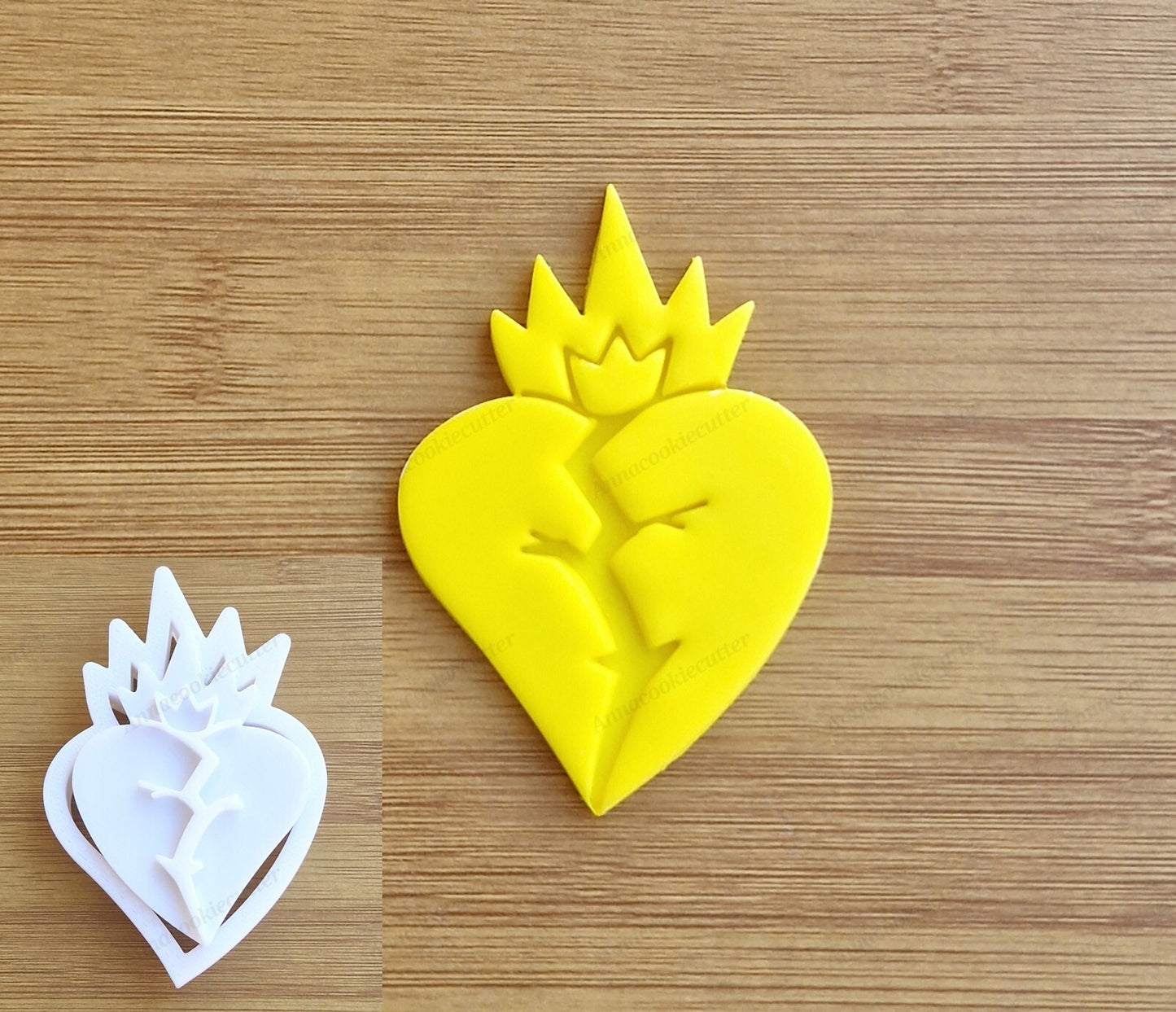 Formine Per Biscotti Cuore Sacro di Gesù Tagliabiscotti Cookie Cutter