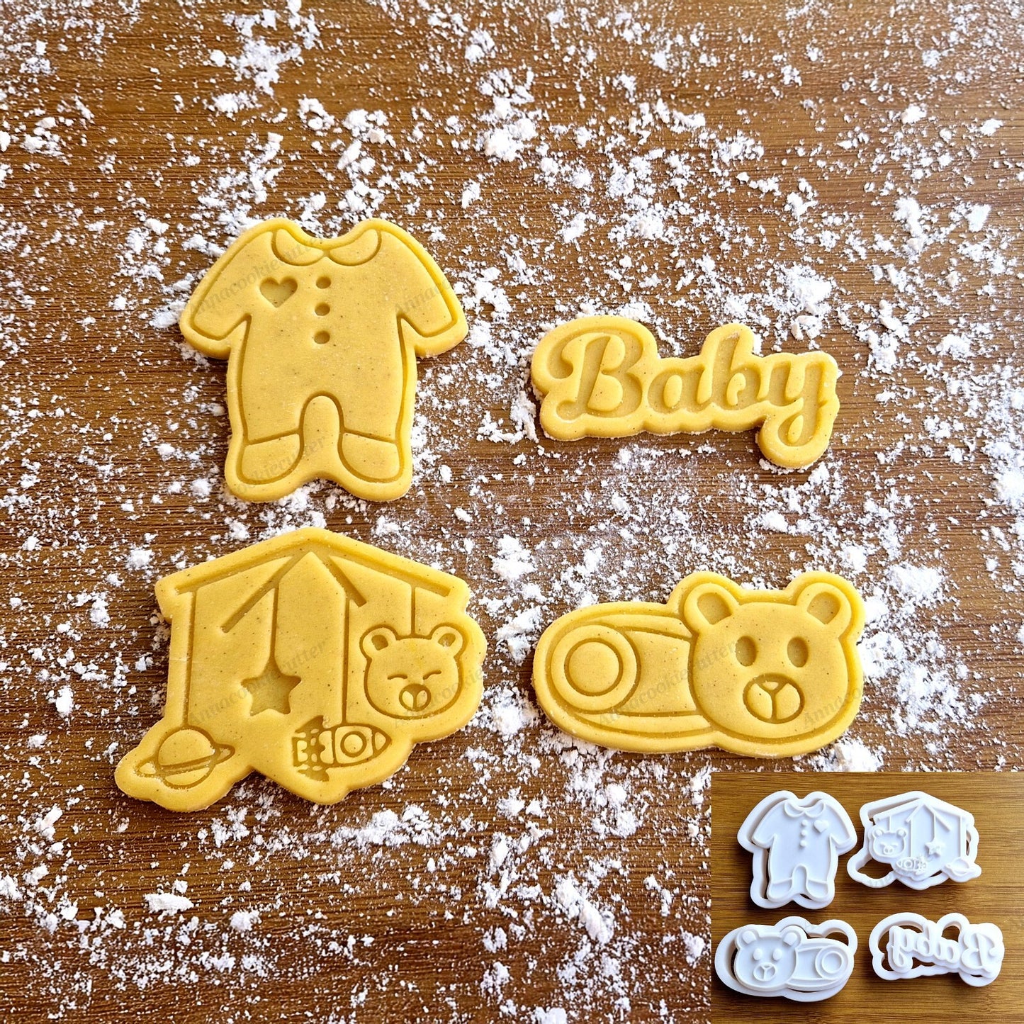 Set 4 Formine Taglia Biscotti Baby Shower Body, Carosello, Orsetto Scritta Baby
