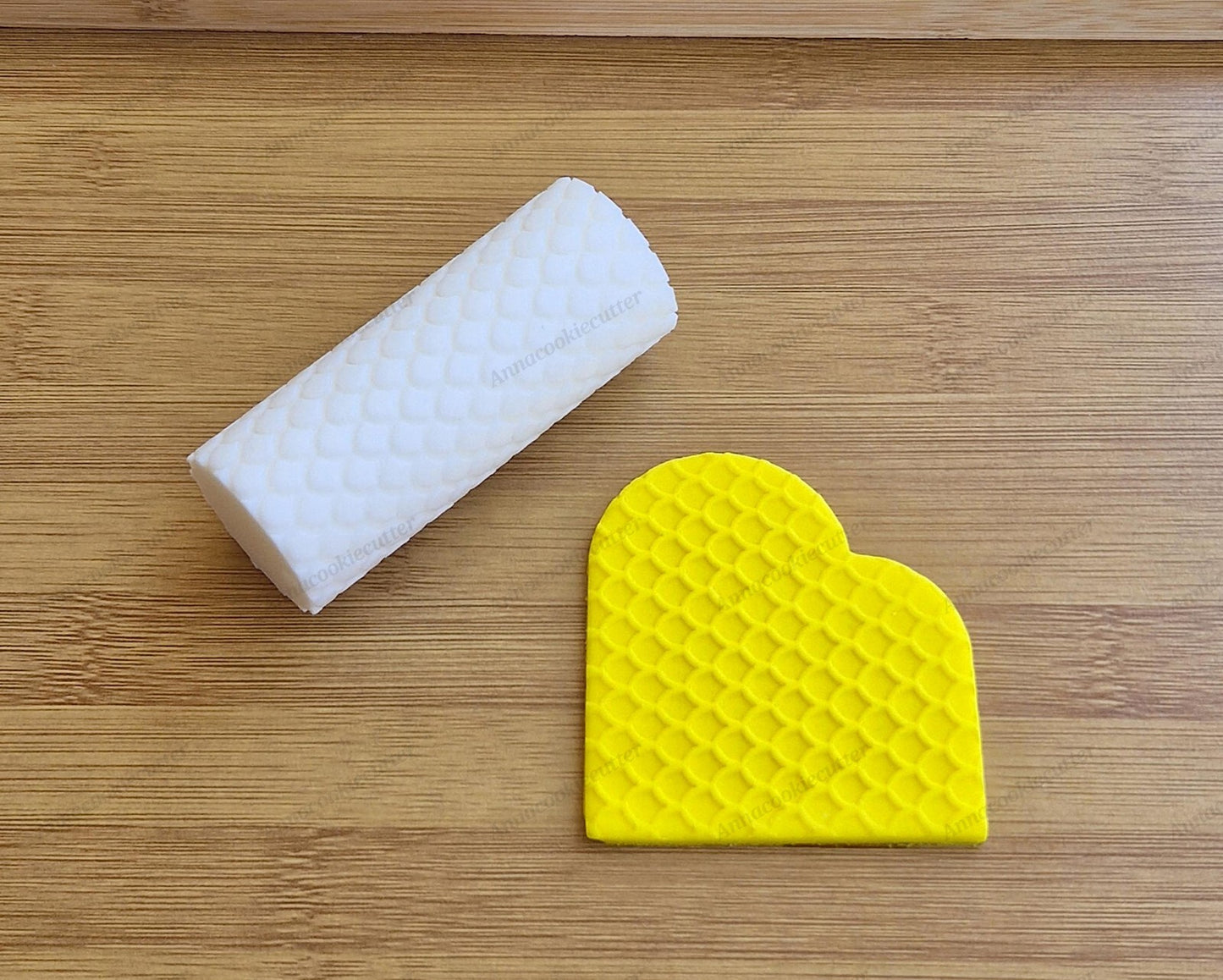 Mattarello con Motivo a Scaglie di Sirena Timbro Decorazione Torte Biscotti 8 cm
