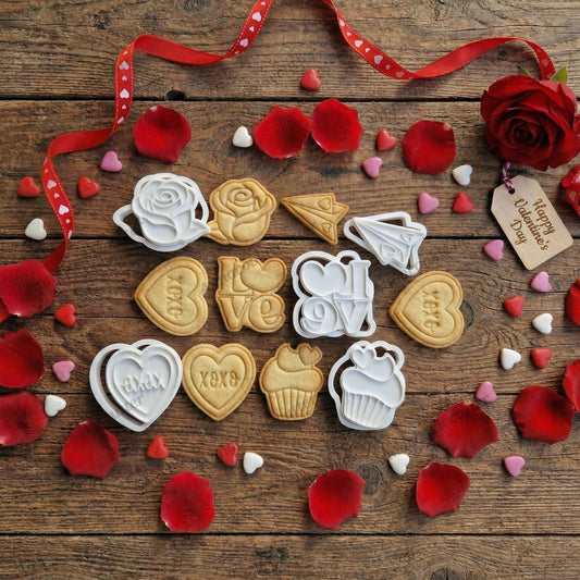 Set di 5 tagliabiscotti per San Valentino: rosa, aeroplano di carta, amore, XOXO e muffin