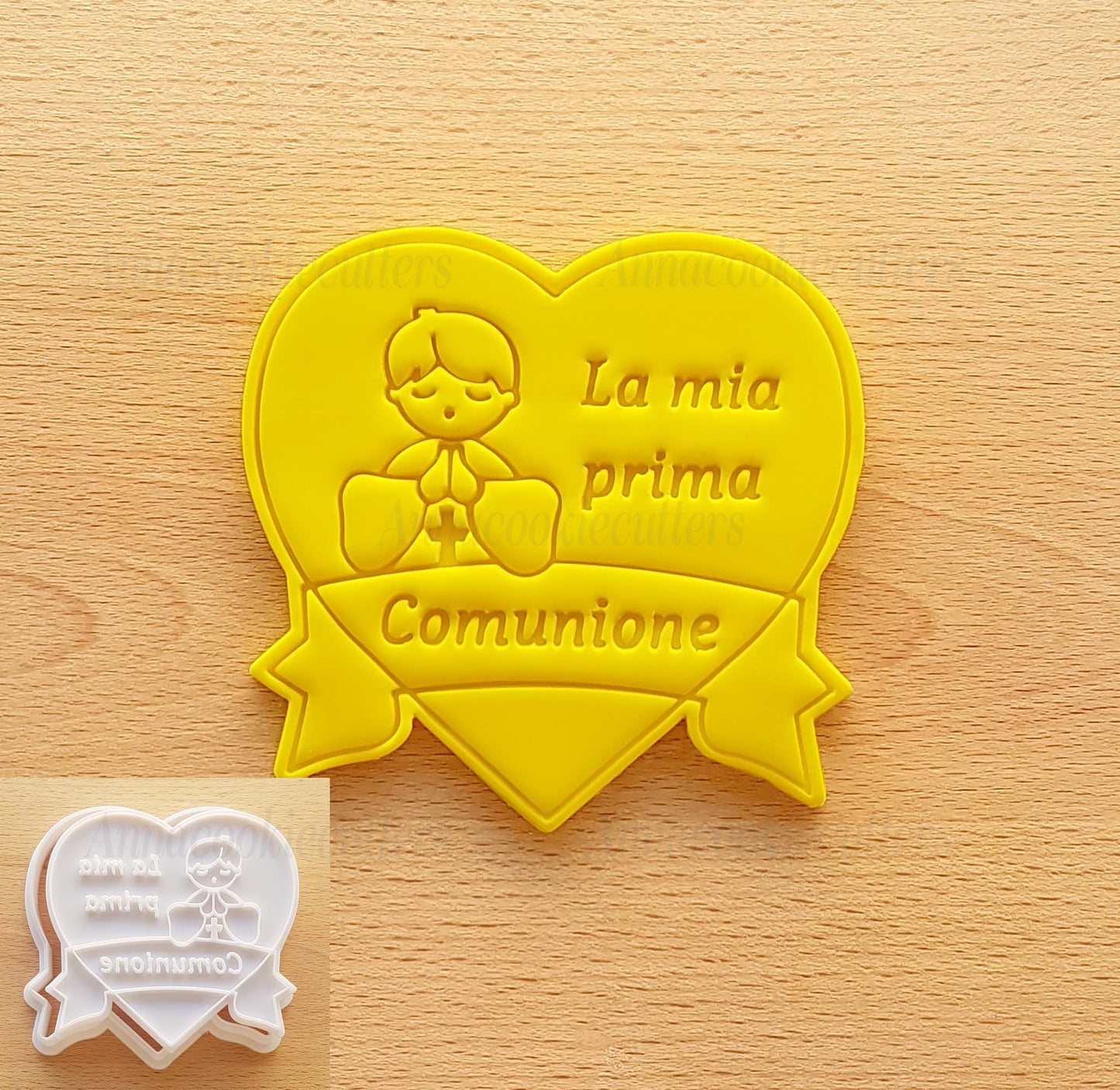 Tagliabiscotti Cuore Prima Comunione – Formina con Timbro Bimbo e Bimba in Preghiera per Bomboniere Religiose, Segnaposto e Decorazioni in Pasta di Zucchero