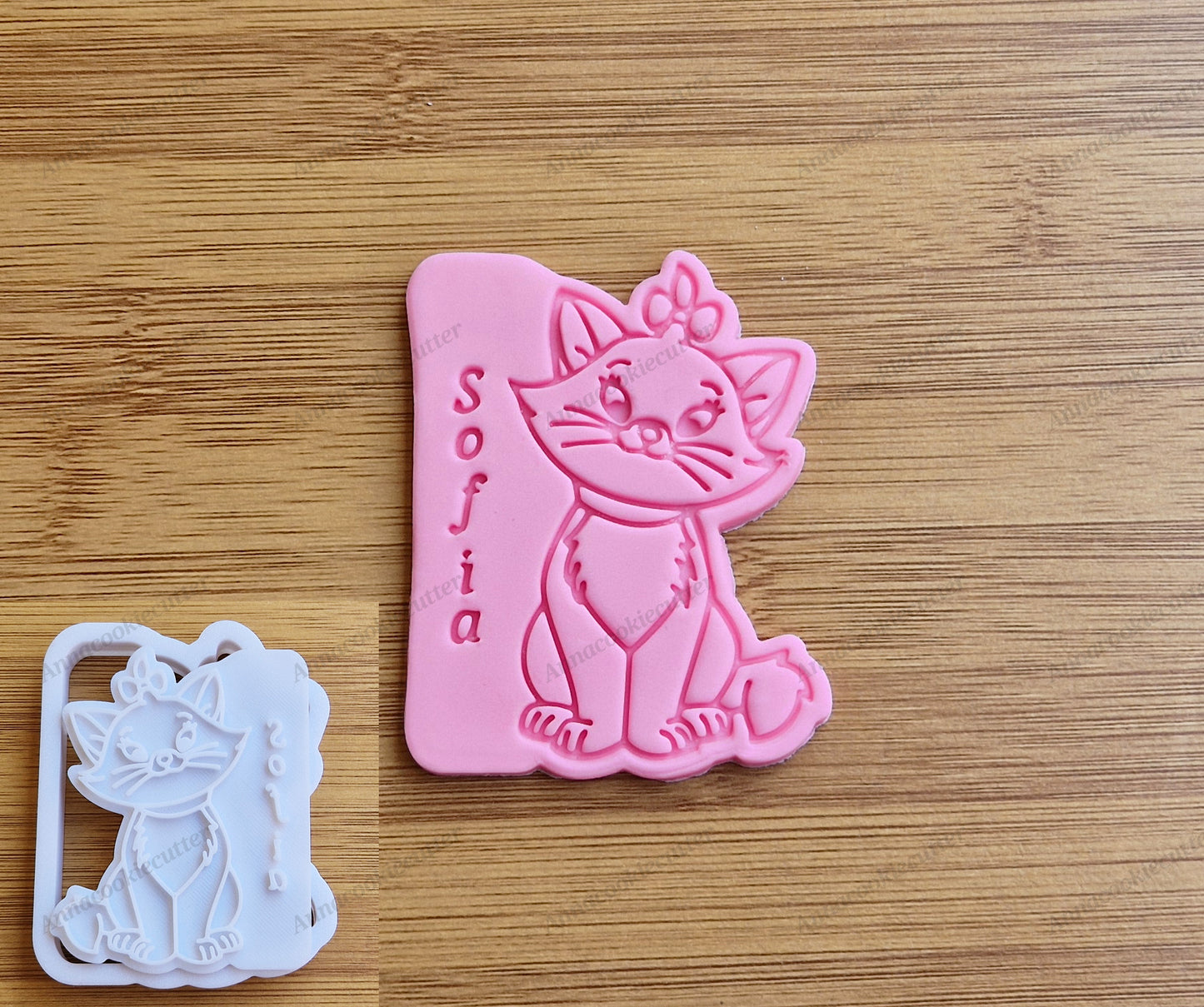 Tagliabiscotti Gattina con Nome Formina Personalizzata per Compleanno