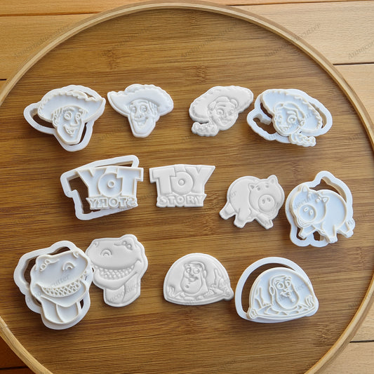 Set Tagliabiscotti "Amici Giocattoli" 7 cm – Formine 3D con Timbro per Feste di Compleanno, Decorazioni in Pasta di Zucchero e Dolci Creativi per Bambini