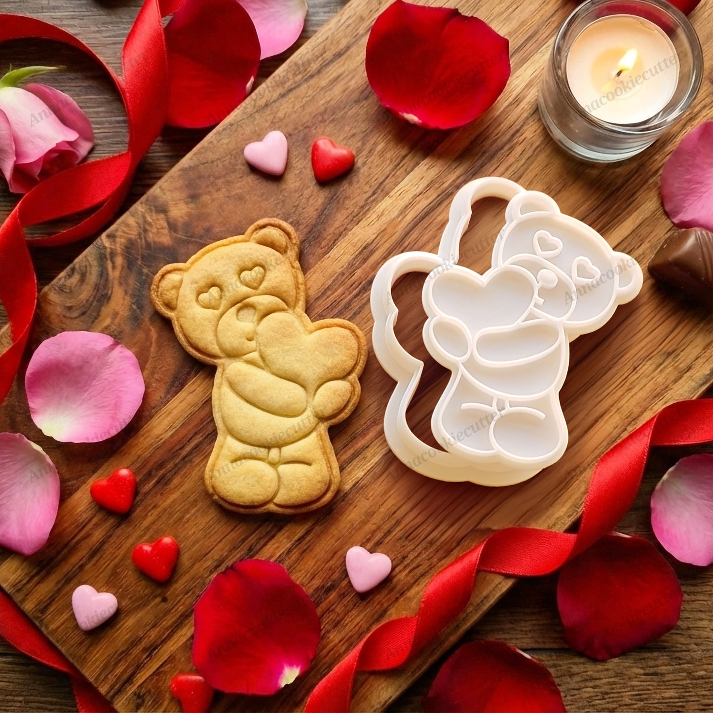 Tagliabiscotti Orsetto che Abbraccia un Cuore – Formina con Timbro Embosser per Biscotti di San Valentino, Regali Romantici e Decorazioni in Pasta di Zucchero
