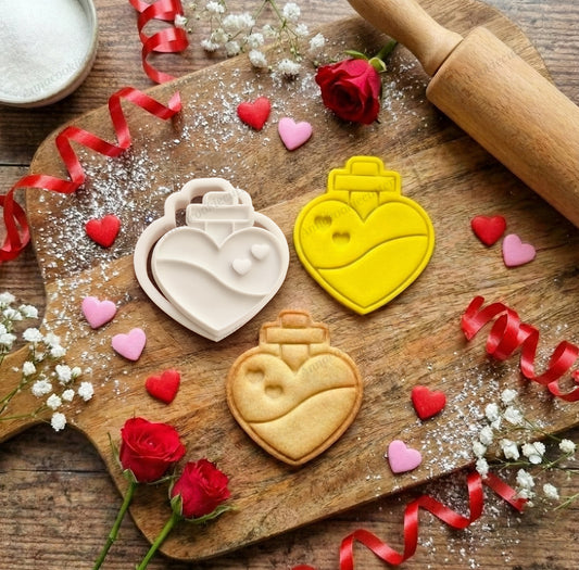 Tagliabiscotti Pozione d'Amore – Formina Boccetta a Cuore con Timbro per Biscotti Magici di San Valentino