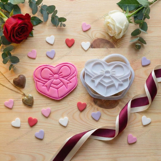 Tagliabiscotti Cuore con Fiocco Stile Coquette – Formina con Timbro Embosser per Biscotti di San Valentino, Bomboniere Matrimonio e Decorazioni in Pasta di Zucchero