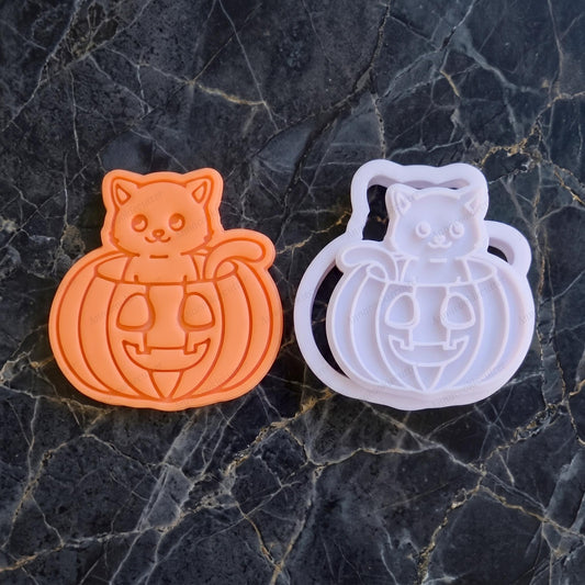 Tagliabiscotti a Forma di Gatto nella Zucca per Halloween