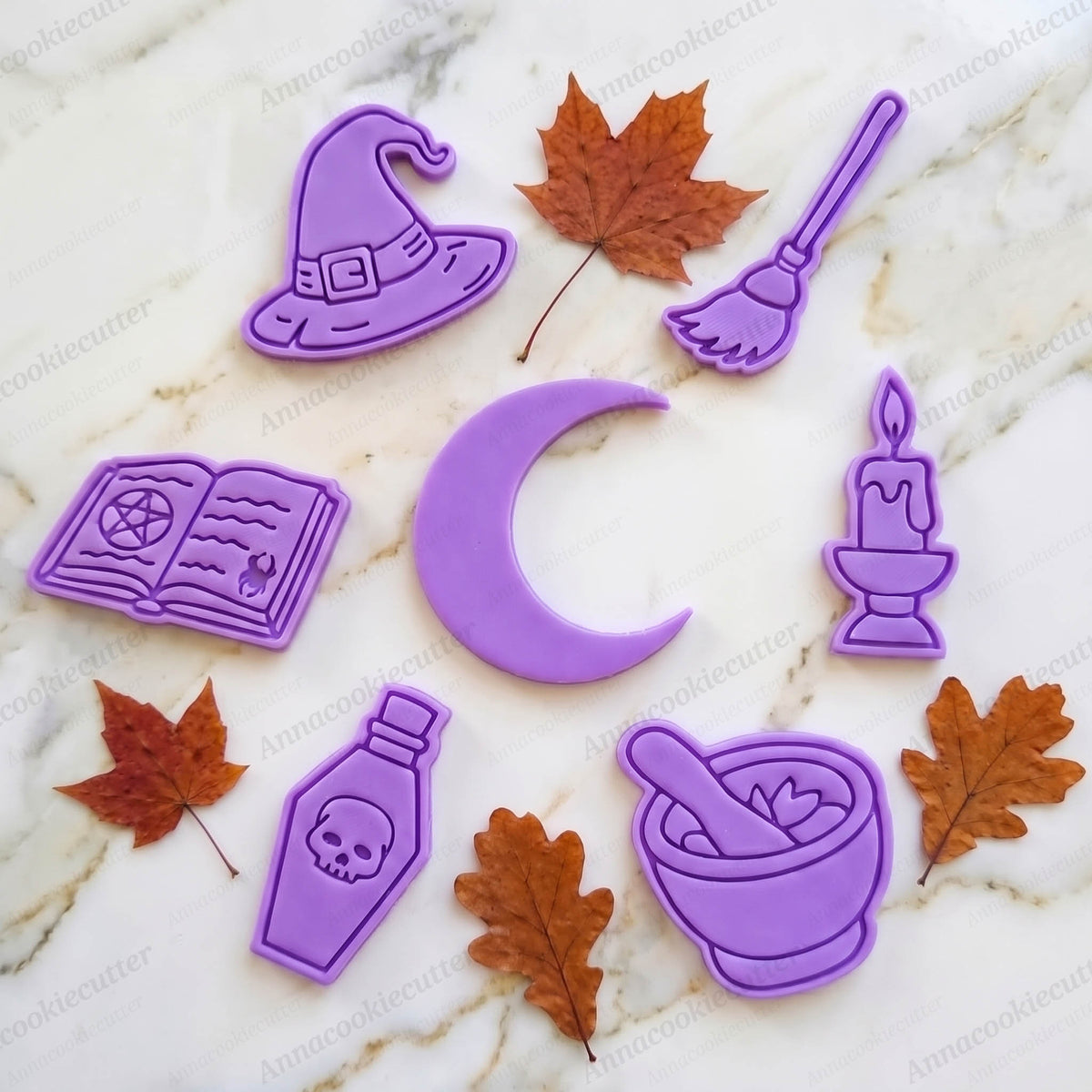 Set 7 formine biscotti Halloween: cappello strega, scopa, libro magico, luna, candela, veleno e mortaio in PLA - Annacookiecutter
