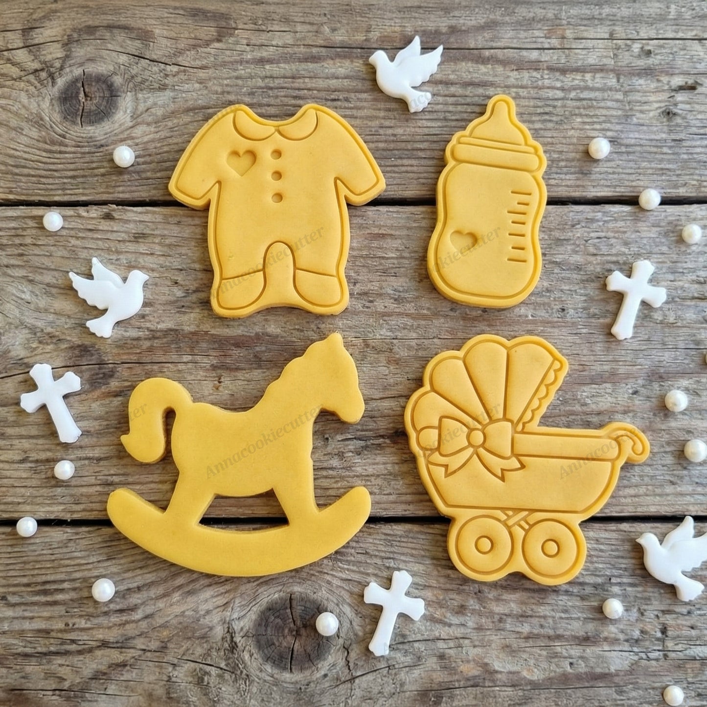Set Tagliabiscotti e Timbri Baby Shower – Kit da 4 Pezzi in Stampa 3D con Body, Carrozzina, Biberon e Cavalluccio per Biscotti, Fondente, Gender Reveal e Battesimi