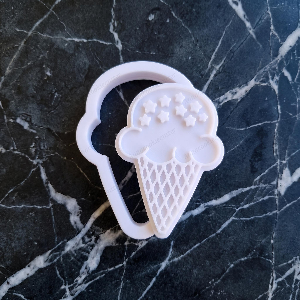Tagliabiscotti Cono Gelato con Stelle e Texture a Cialda