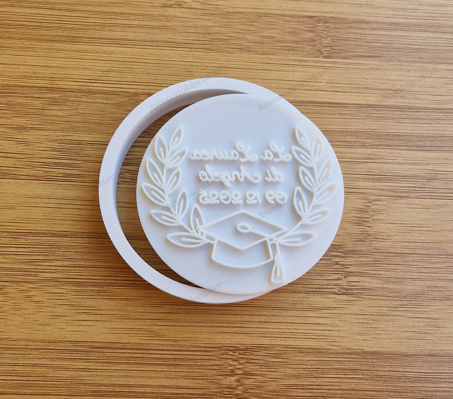 Tagliabiscotti Laurea Personalizzato 8 cm Formina con Nome e Data Incisi