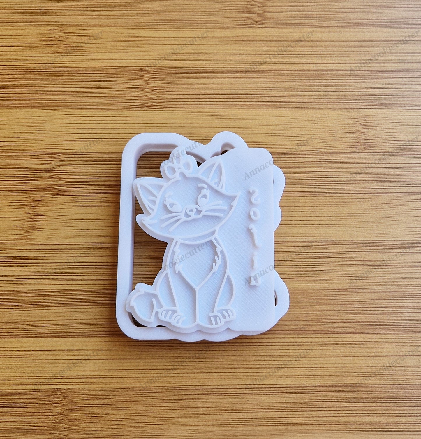 Tagliabiscotti Gattina con Nome Formina Personalizzata per Compleanno