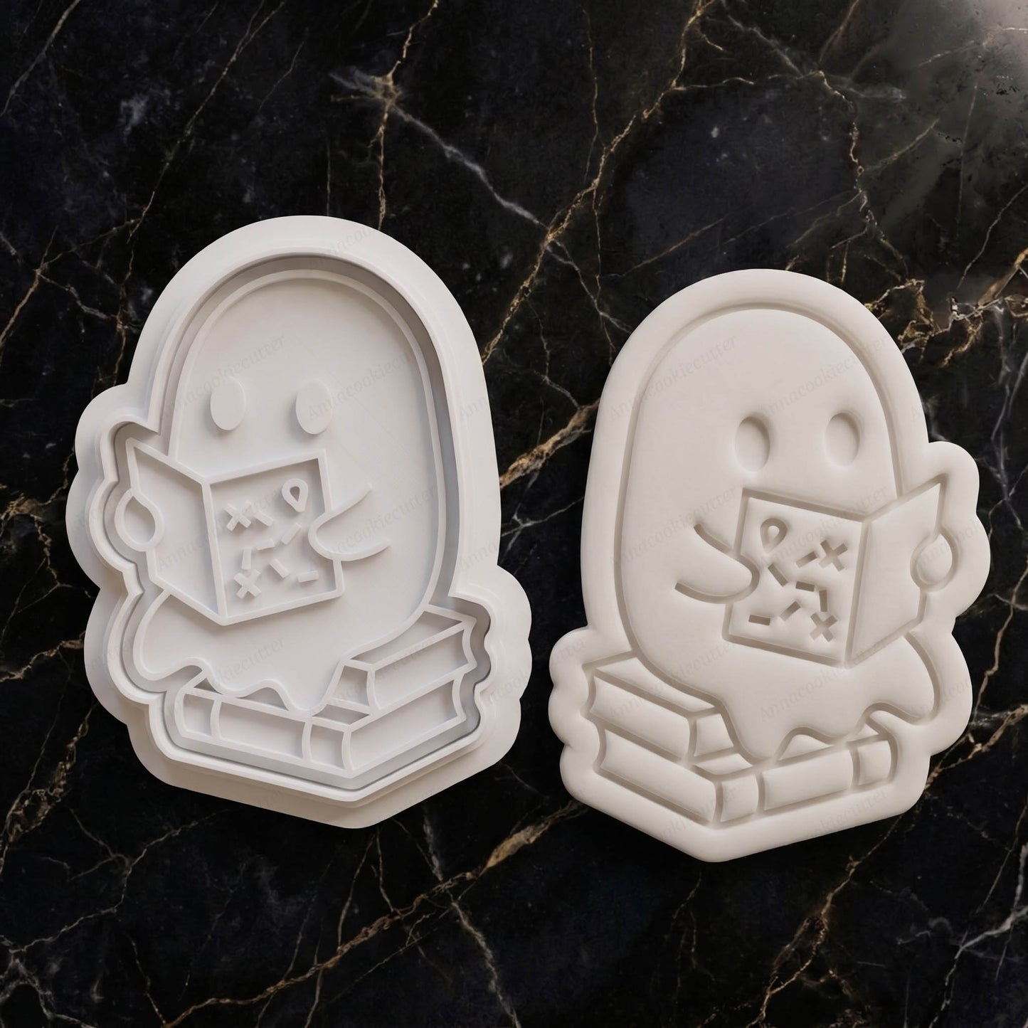 Set di Formine per Biscotti a Forma di Fantasma che Legge un Libro