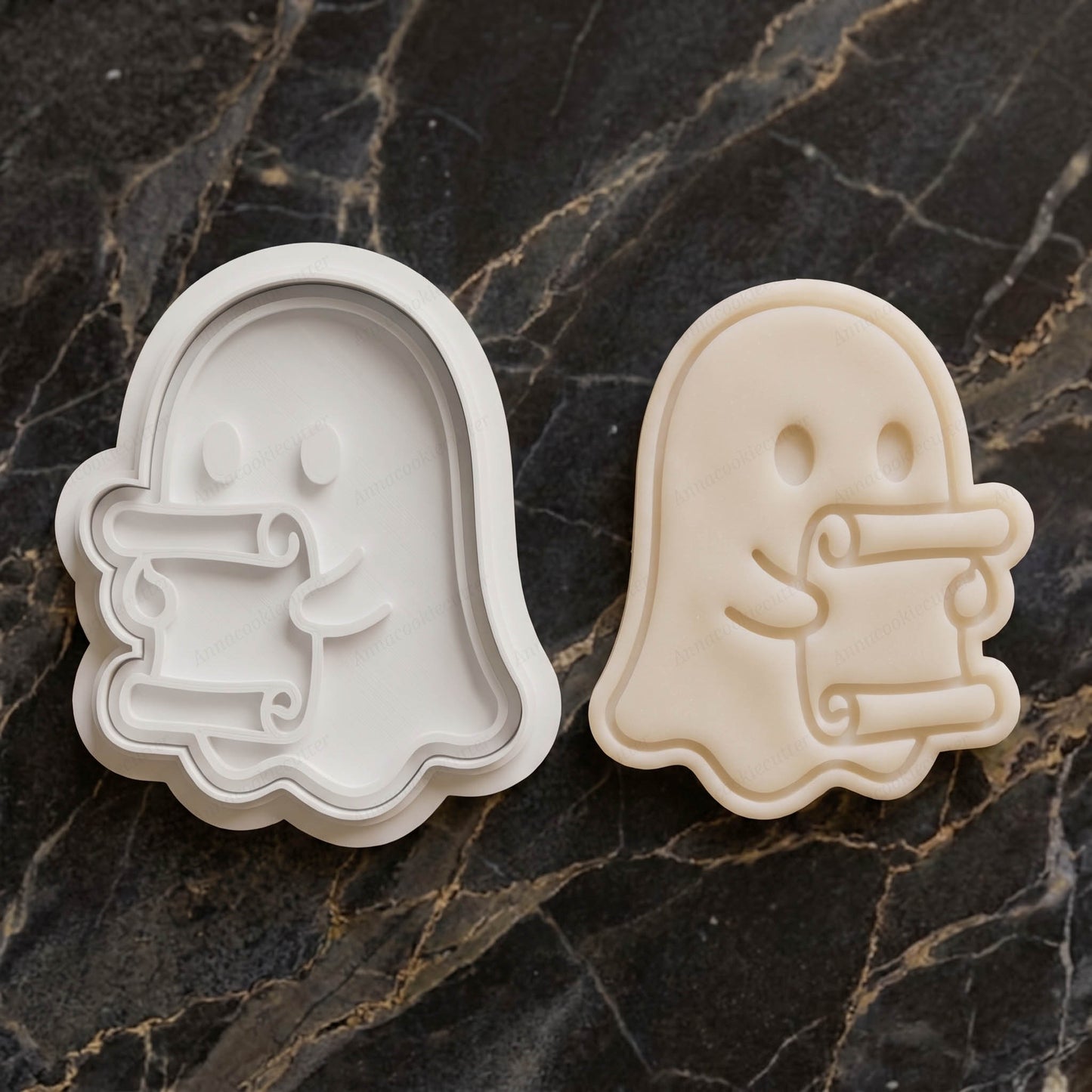 Set di Formine per Biscotti a Forma di Fantasma che Legge un Libro