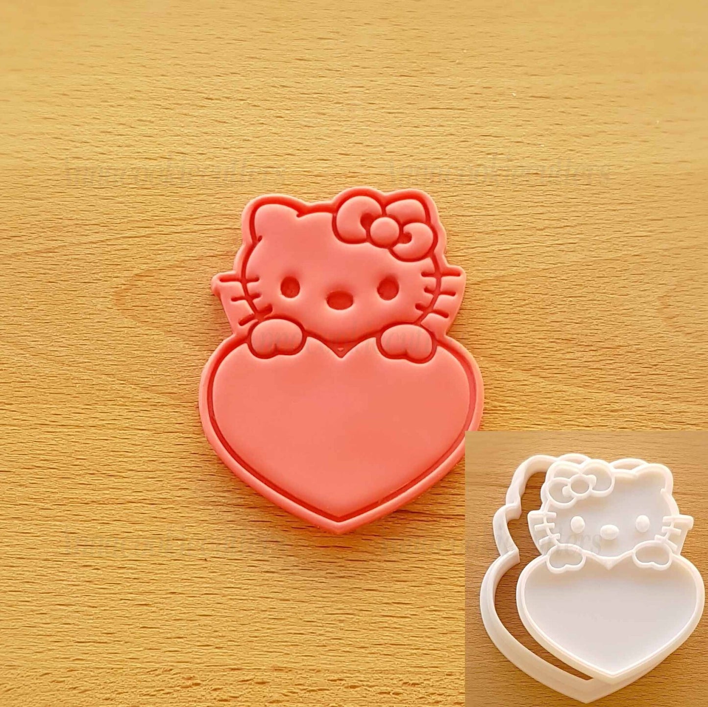 Formina Per Biscotti Hello Kitty Cuore Stampo Frolla Tagliabiscotti PDZ 6x8 cm