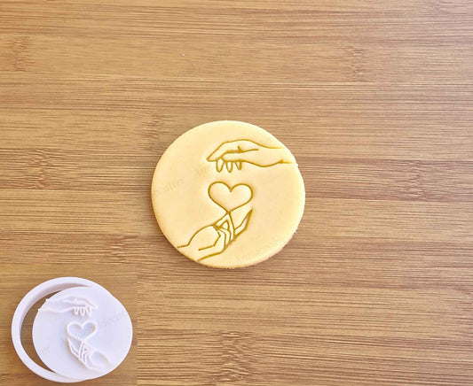 Taglia Biscotti Festa Degli Innamorati Formina Due Mani Con Cuore Regalo Amore