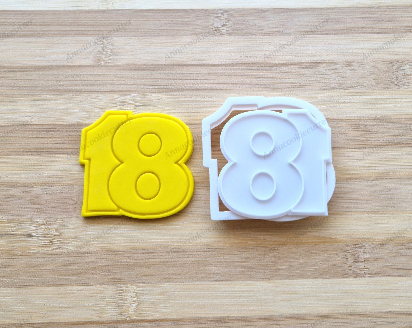 Formina Numero 18 Diciotto Anni Taglia Biscotti Festa Compleanno Ideea Regalo