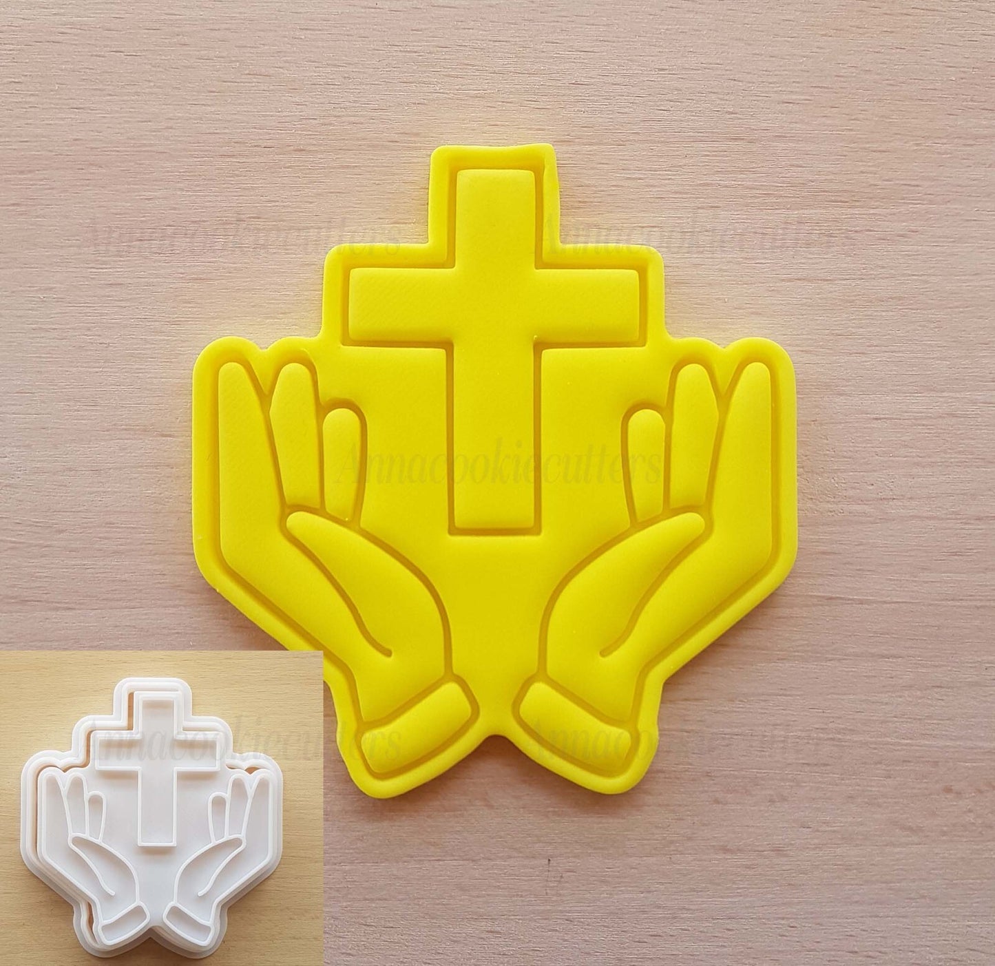 Mani Con Croce Preghiera Formina Per Biscotti Comunione Cresima Battesimo 7x6 cm
