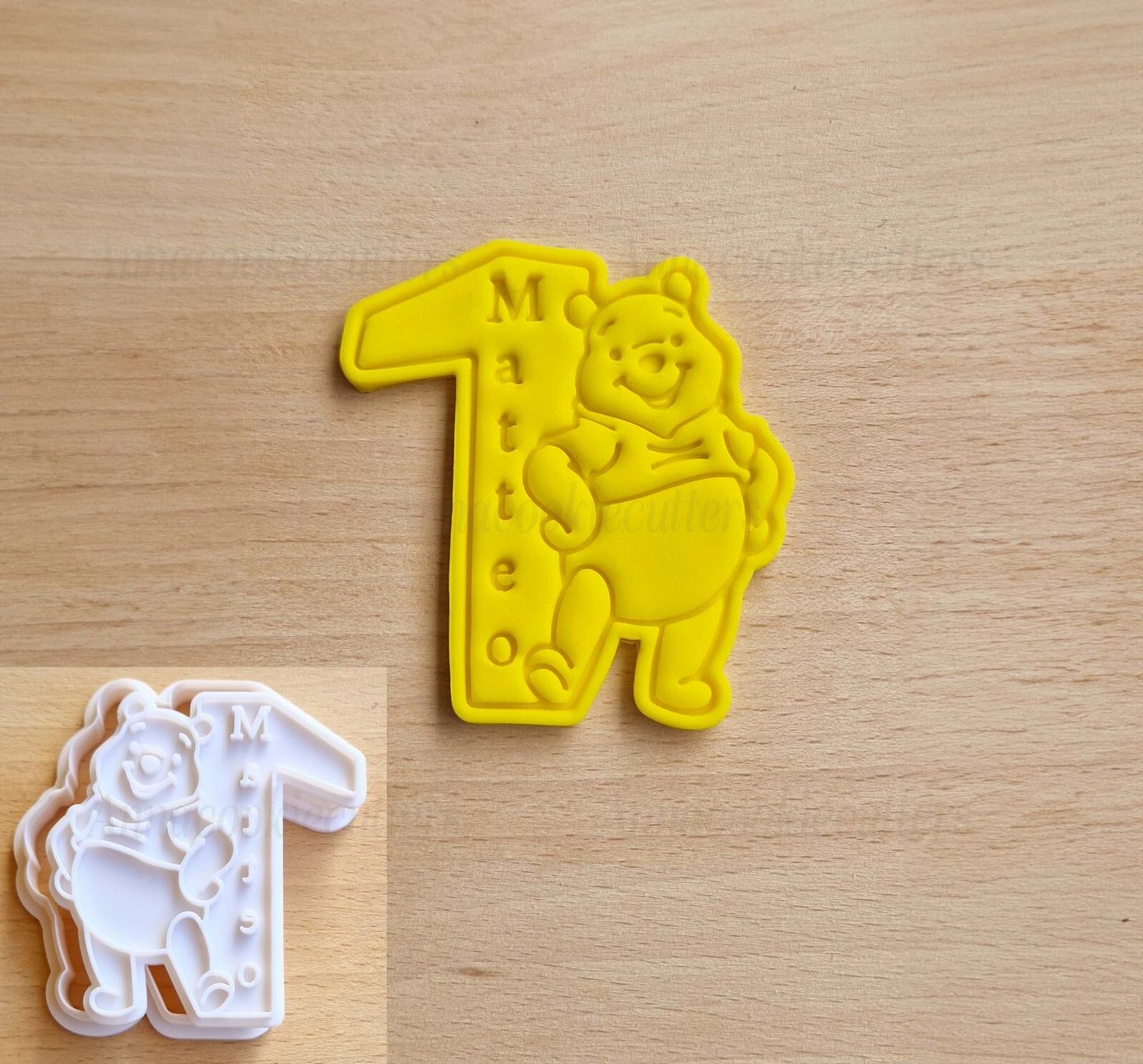 Tagliabiscotto Orsetto Winnie Personalizzabile Nome Primo Compleanno Idea Regalo