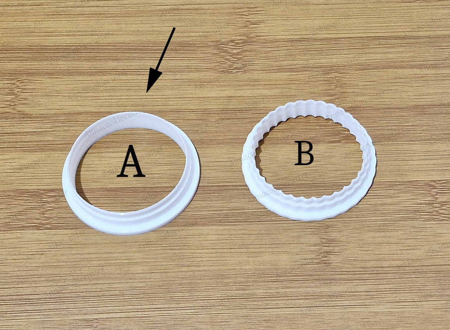 Tagliabiscotti Personalizzati con Iniziali e Data del Matrimonio, Bomboniere 7cm