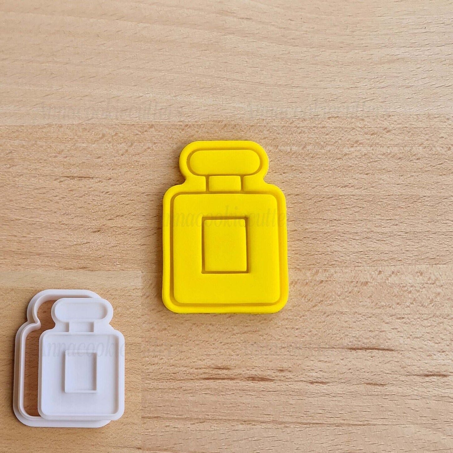 Barbie Tagliabiscotti A Forma di Bottiglia di Profumo Formina per Biscotti