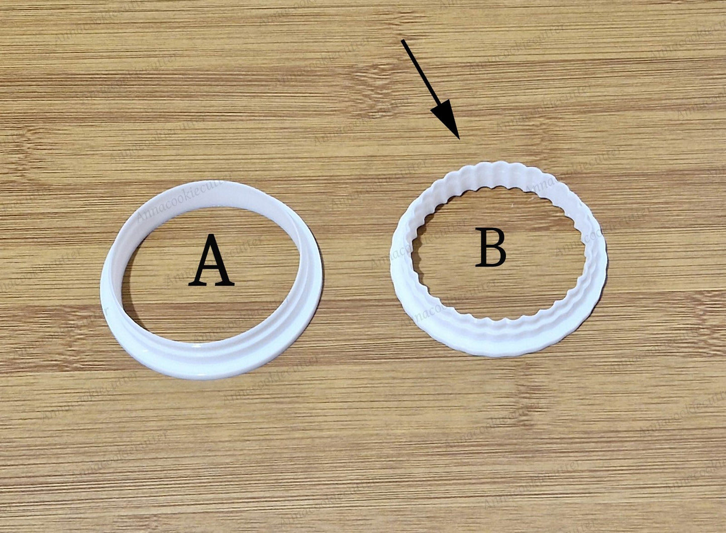 Tagliabiscotti Personalizzati con Iniziali e Data del Matrimonio, Bomboniere 7cm