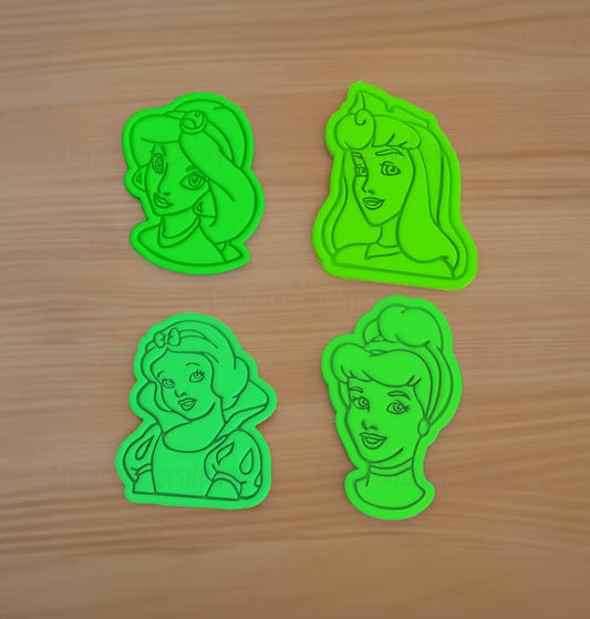 Set Tagliabiscotti A Tema Principesse Jasmine, Aurora, Cenerentola, Biancaneve