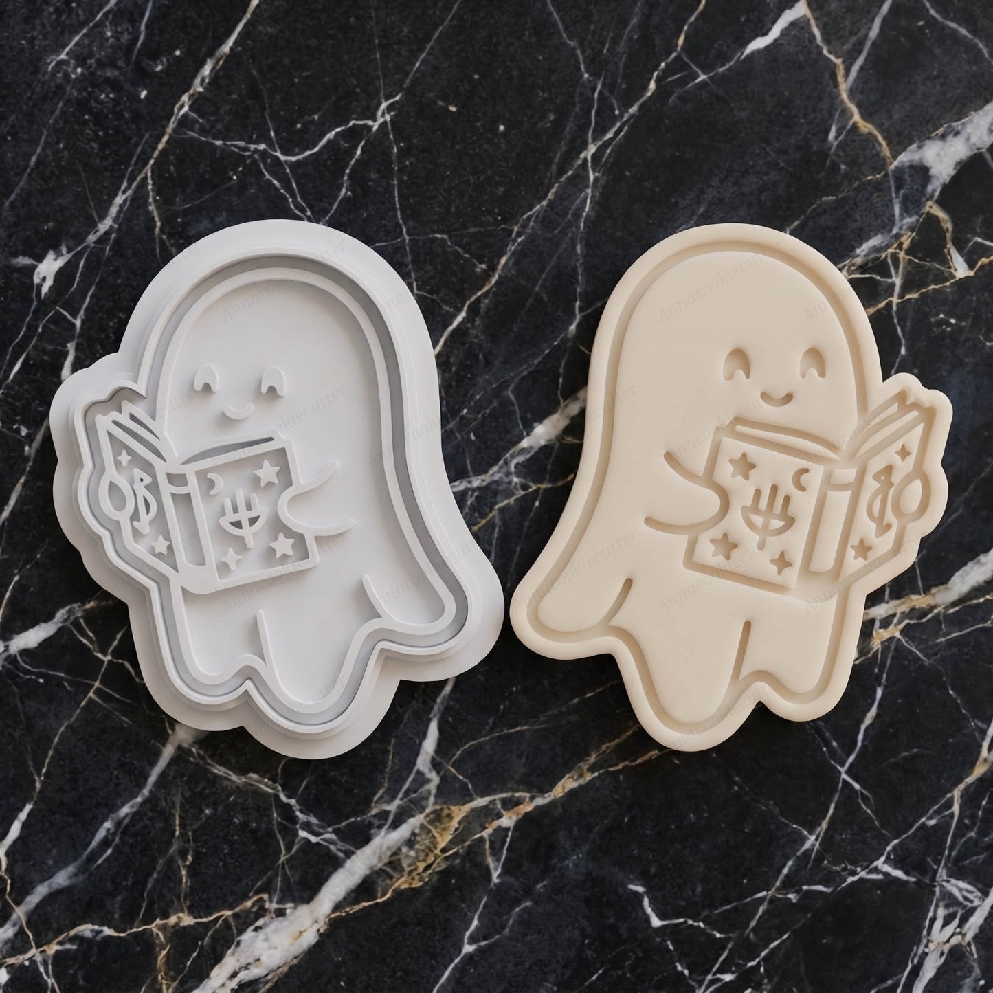 Set di Formine per Biscotti a Forma di Fantasma che Legge un Libro