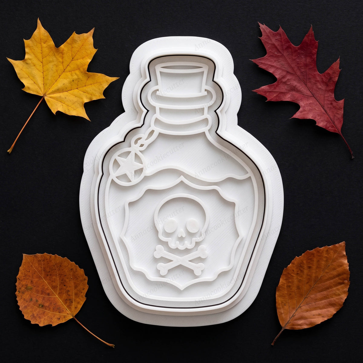 Set 4 Tagliabiscotti e Timbri Halloween Bottiglie Pozione con Pipistrello Teschio