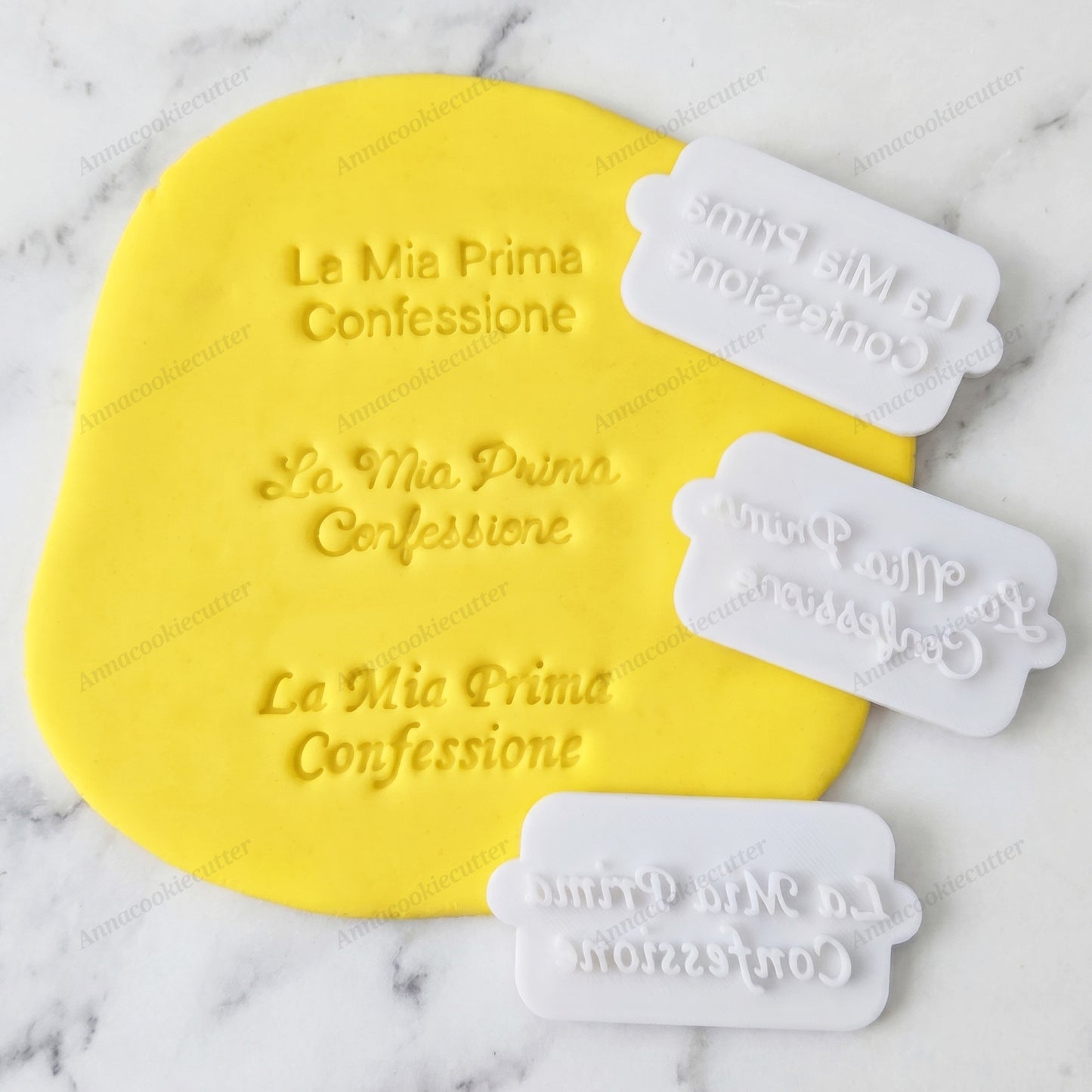 Timbro La Mia Prima Confessione - Embosser Scritta per Biscotti e Fondente, Stampo per Bomboniere Religiose 6x3 cm